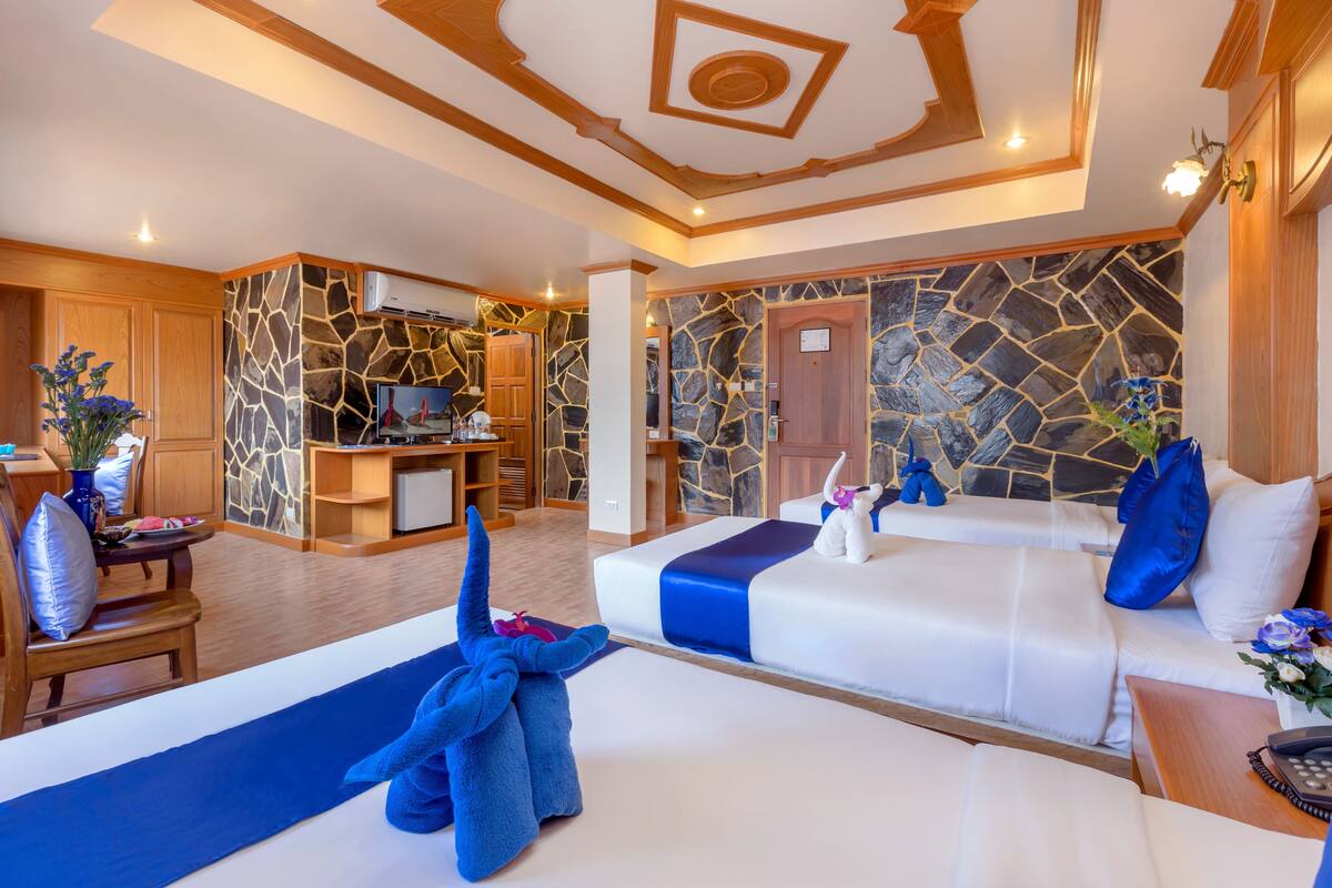 Chambre supérieure double ou avec lits jumeaux, baignoire à jets | Minibar, coffre-fort, bureau, rideaux d’obscurcissement