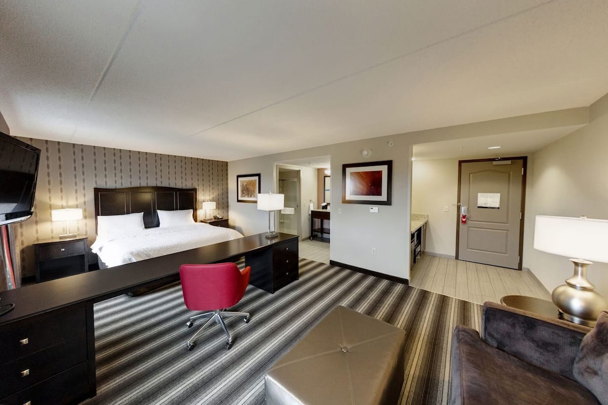 Iron/ironing board, free WiFi, bed sheets, alarm clocks