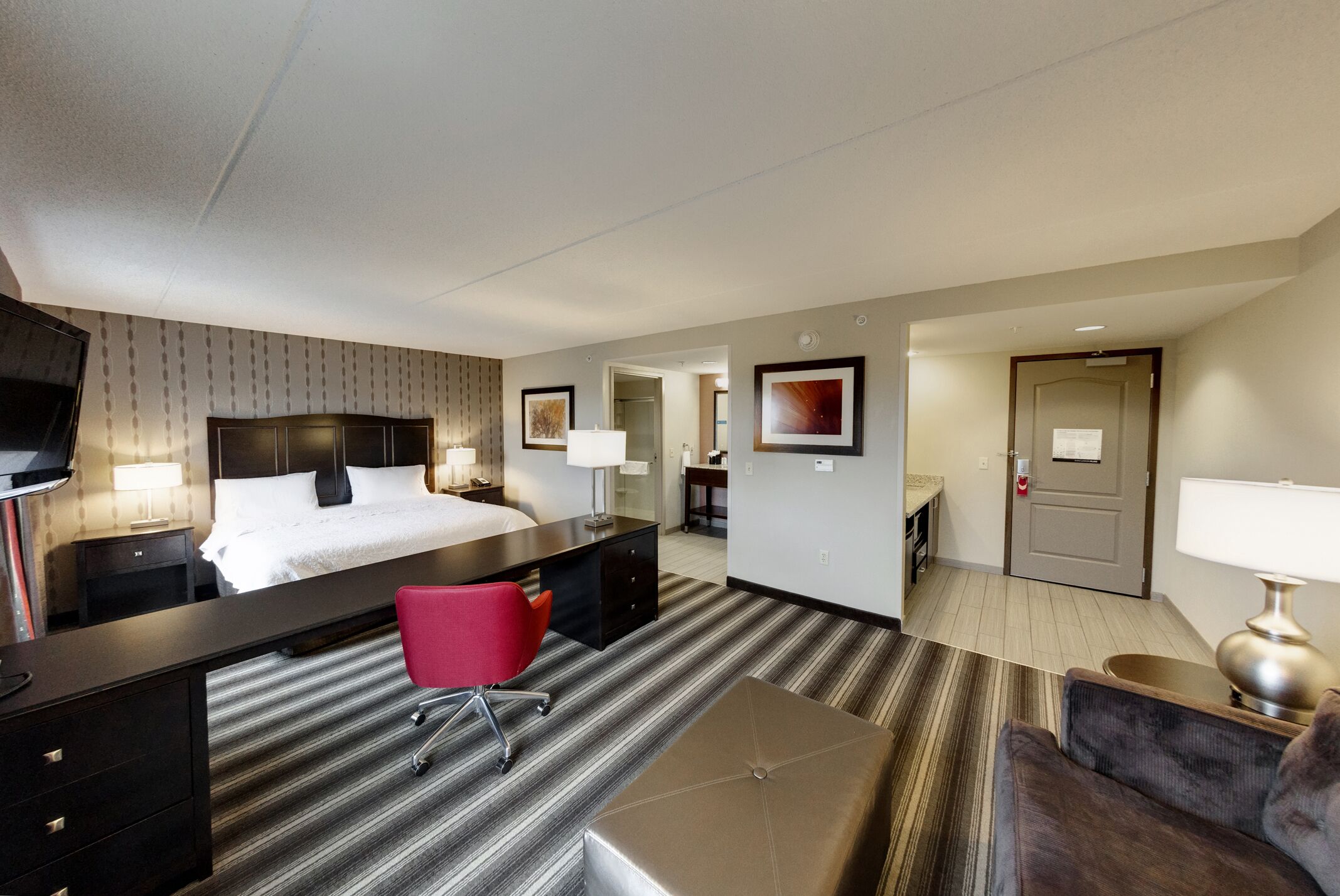 suite, one king bed, non-smoking | in-room safe, iron/ironing board, rollaway beds, free wifi