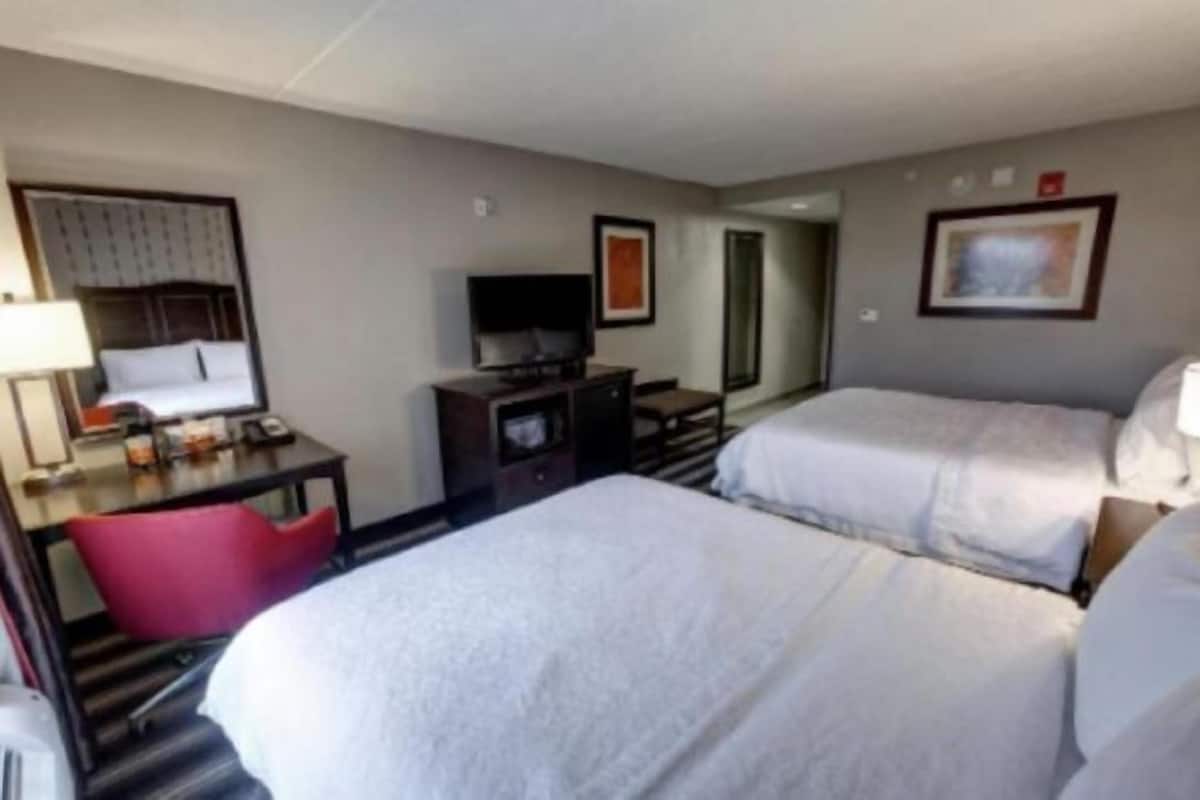 Iron/ironing board, free WiFi, bed sheets, alarm clocks