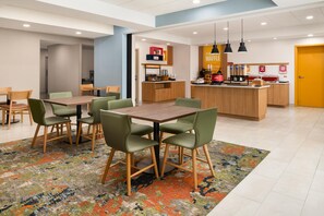 Free daily buffet breakfast - Hampton Inn Neptune/Wall (Neptune City)