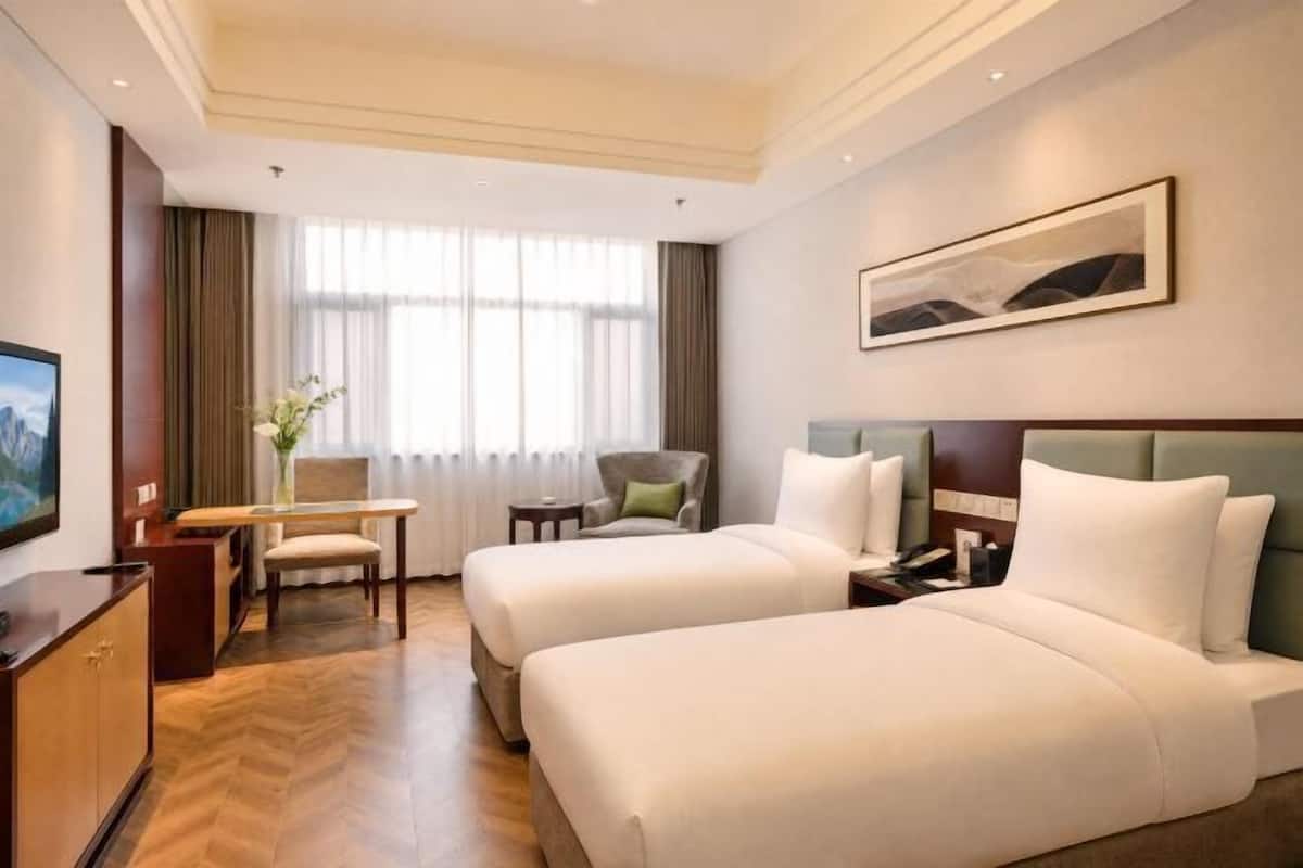Minibar, in-room safe, alarm clocks