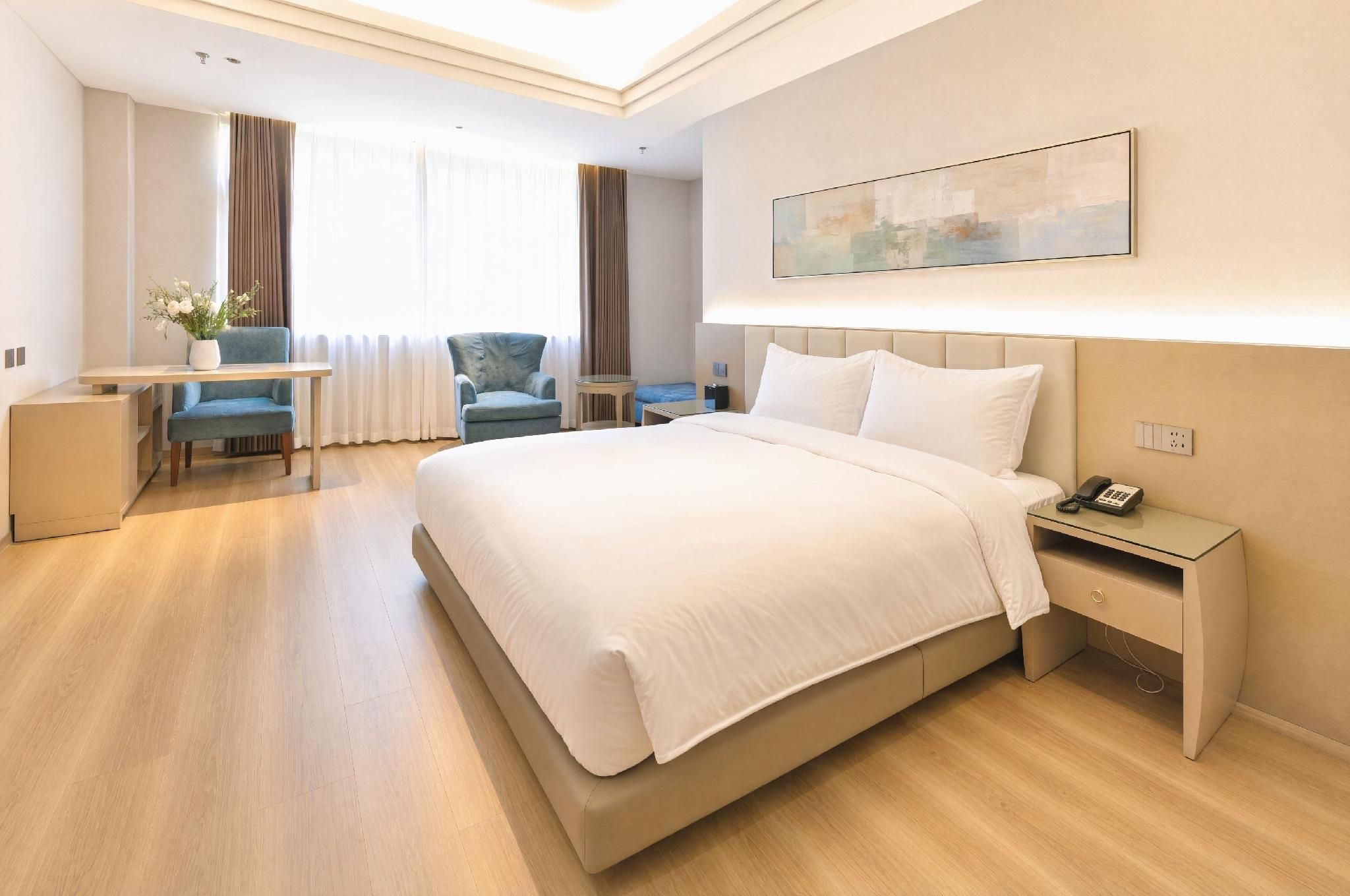 Minibar, in-room safe, alarm clocks