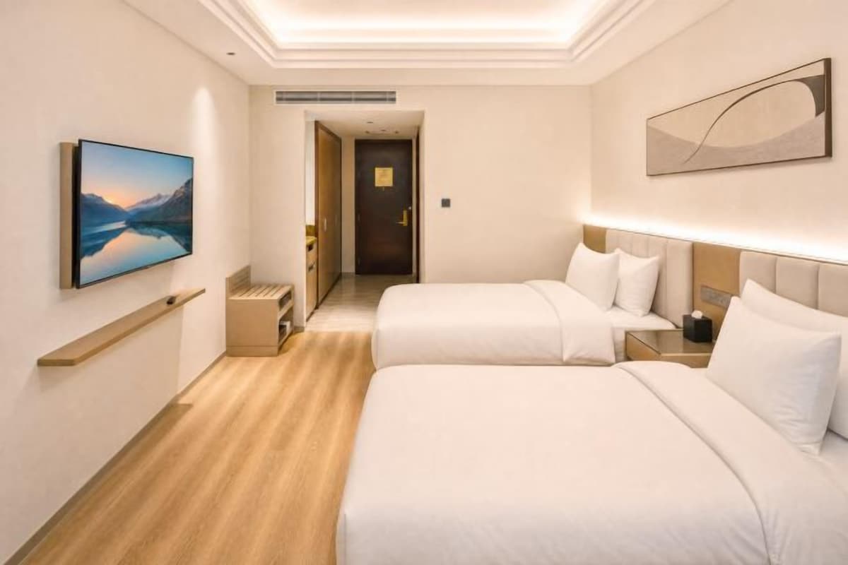 Minibar, coffres-forts dans les chambres, réveils