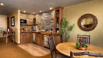 Loft Superior | Dapur kecil pribadi | Lemari es, microwave, dan mesin pembuat kopi/teh