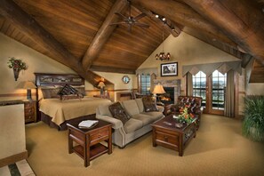 Loft, 1 letto king con divano letto | Biancheria da letto di alta qualità, copriletto in piuma