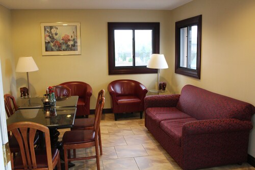 American Inn & Suites