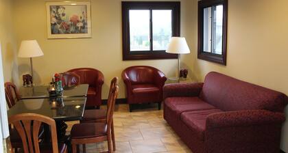 American Inn & Suites