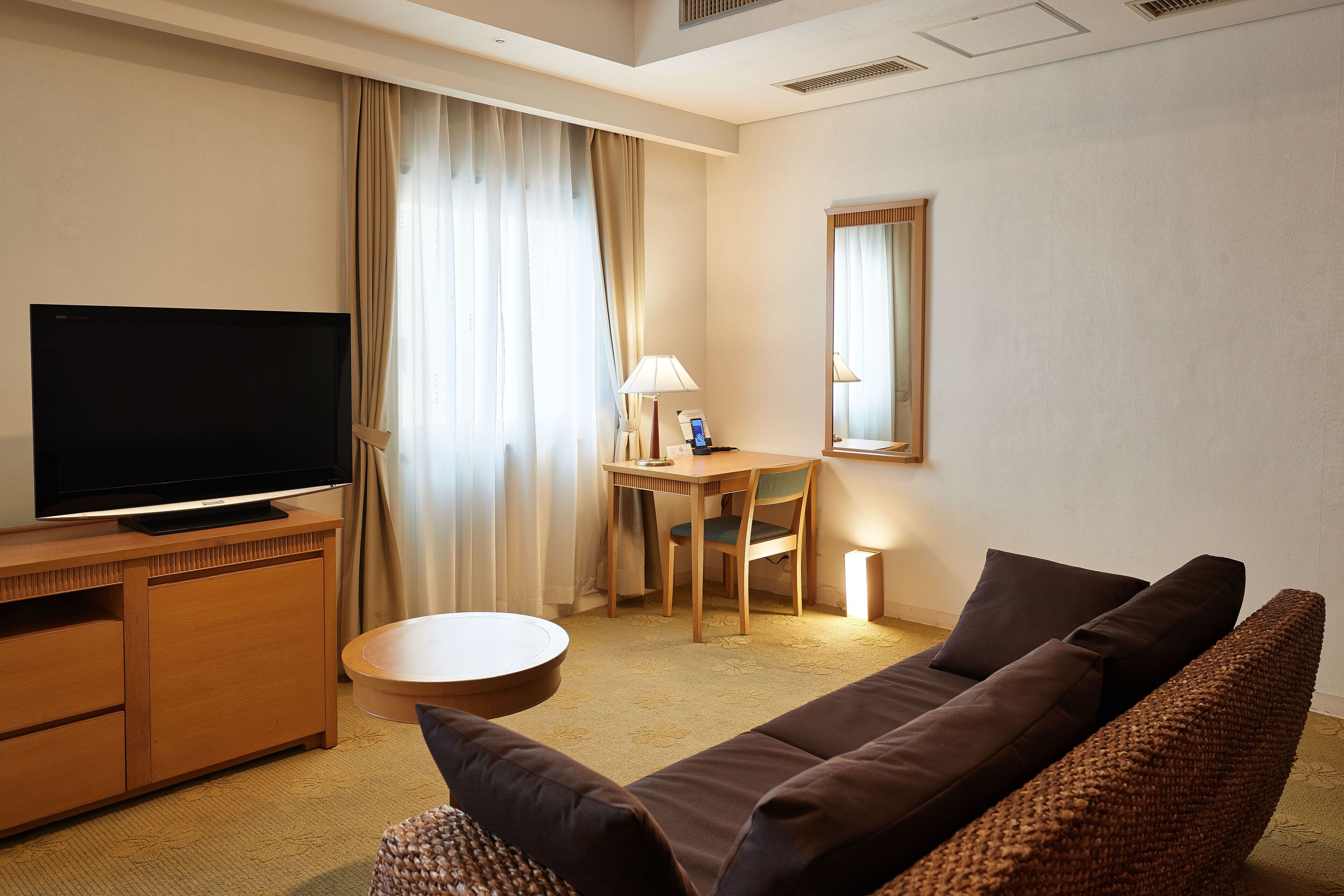 pacific premium twin room, non smoking | 1 bedroom, premium bedding, desk, blackout curtains