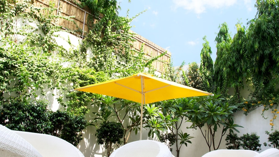 Bloomrooms @ Link Road