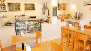 Desayuno buffet todos los días (con cargo)