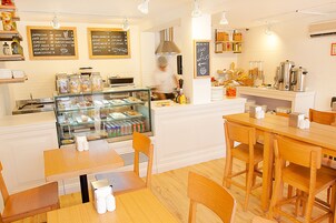 Desayuno buffet todos los días (con cargo)