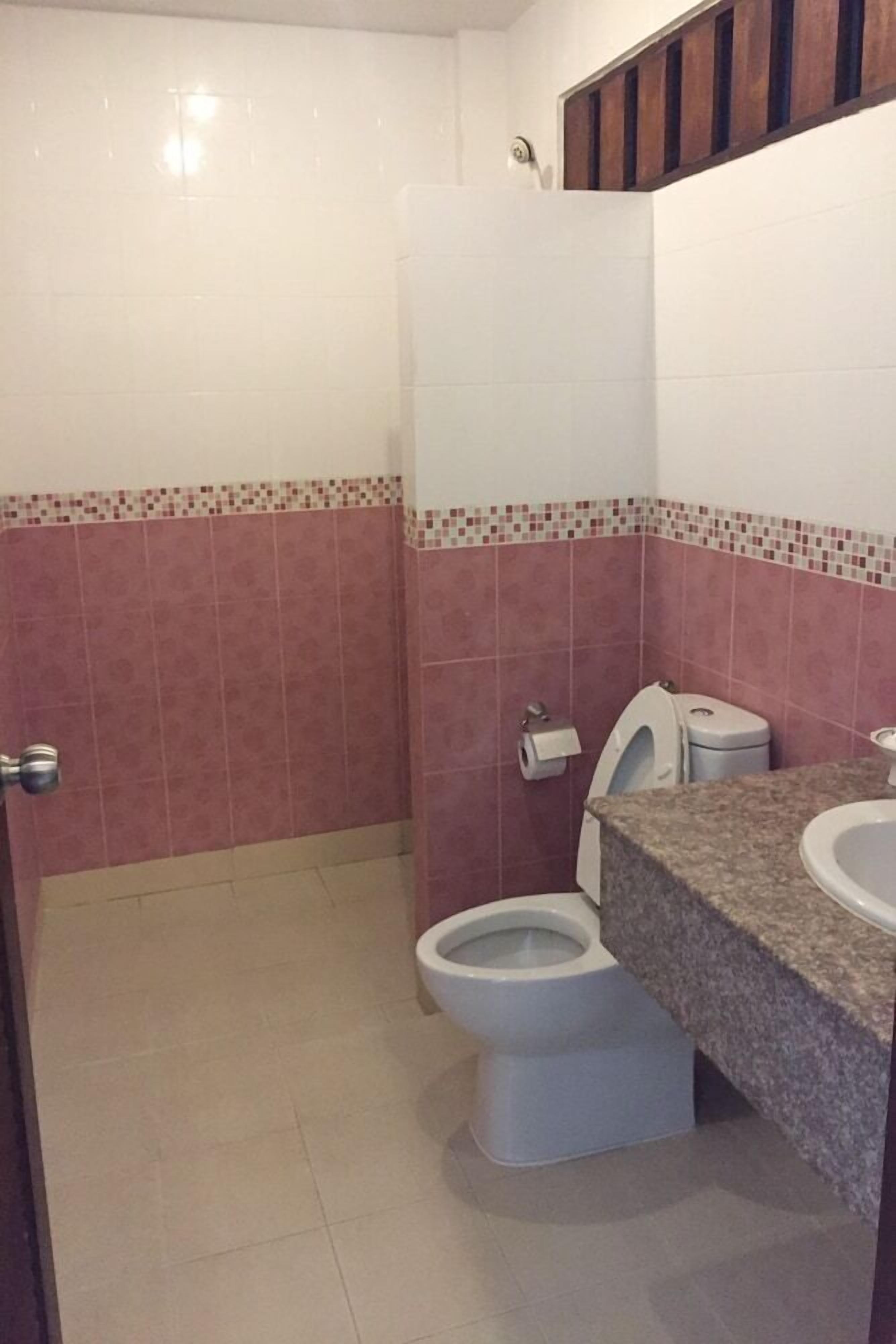 Bathroom | Shower, towels