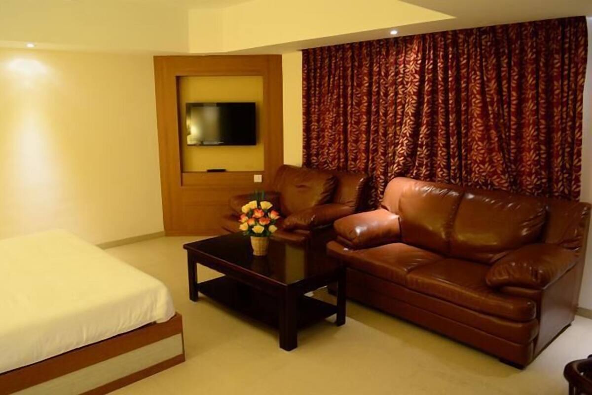 Family Room | Living area | 21-inch TV with cable channels