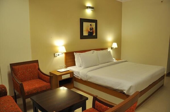 Copriletto in piuma, una cassaforte in camera, una scrivania