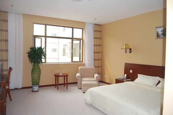 Chambre simple Standard, 1 lit jumeau | Lit avec matelas à plateau-coussin, bureau, lit d’appoint (supplément)