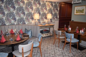 Restaurant - The Elphinstone Hotel (Biggar)