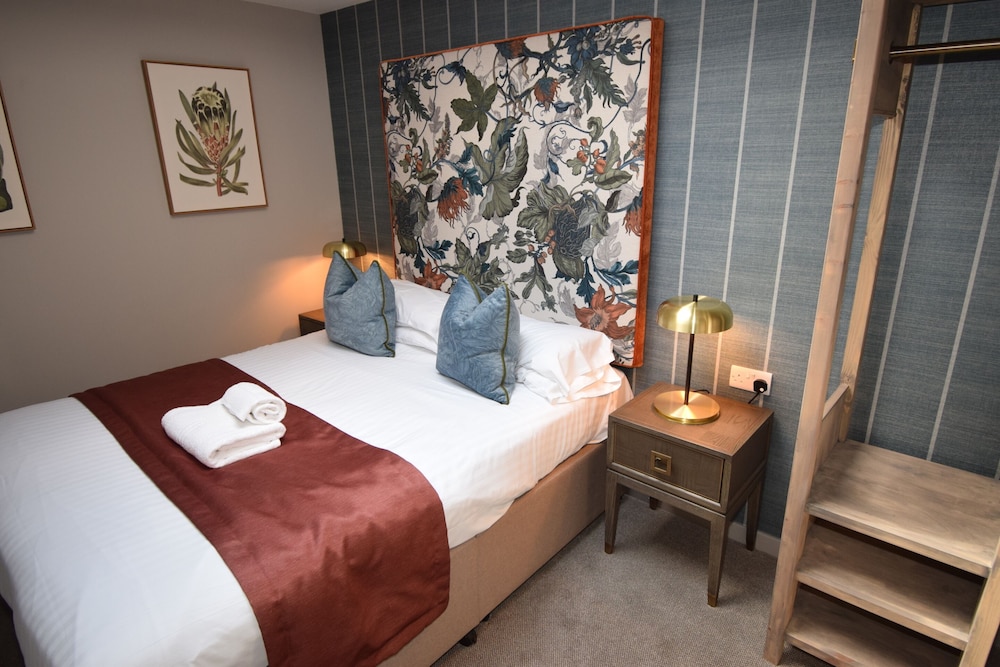 The Elphinstone Hotel by null