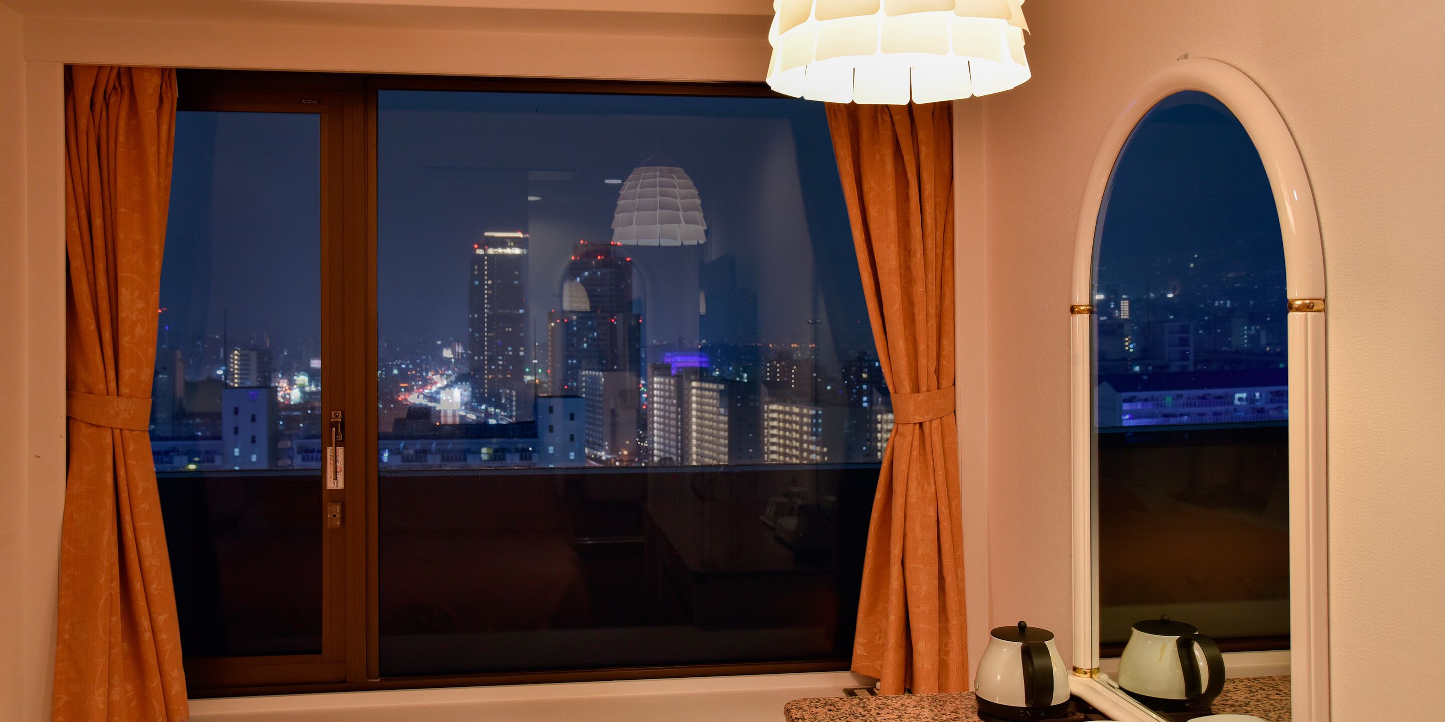 Caja fuerte, escritorio, wifi gratis y ropa de cama