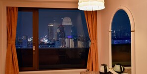 Caja fuerte, escritorio, wifi gratis y ropa de cama