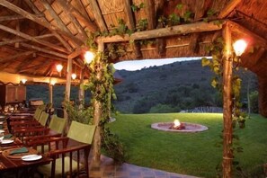3 restaurants; breakfast and dinner served - Lalibela Game Reserve (Grahamstown)