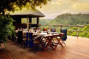 3 restaurants, spécialités Cuisine internationale