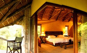 Marks Camp Chalet | Pillowtop beds, in-room safe, desk, blackout drapes - Lalibela Game Reserve (Grahamstown)