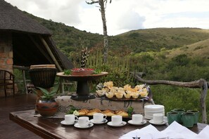 3 restaurants, breakfast, dinner served; international cuisine - Lalibela Game Reserve (Grahamstown)
