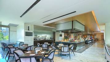 Se ofrece un desayuno bufé (110 CNY por persona)