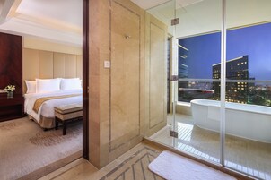 Premium bedding, in-room safe, desk, blackout drapes