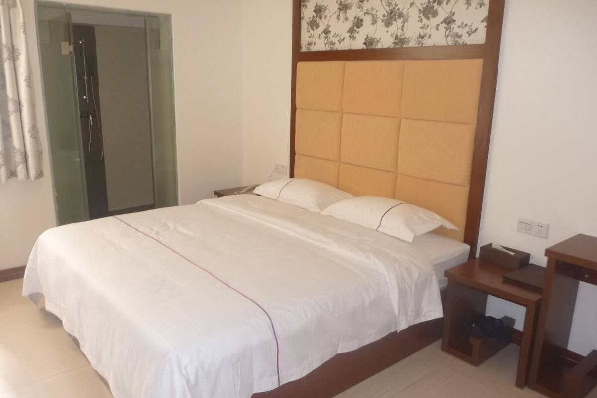 Standard Room, 1 King Bed