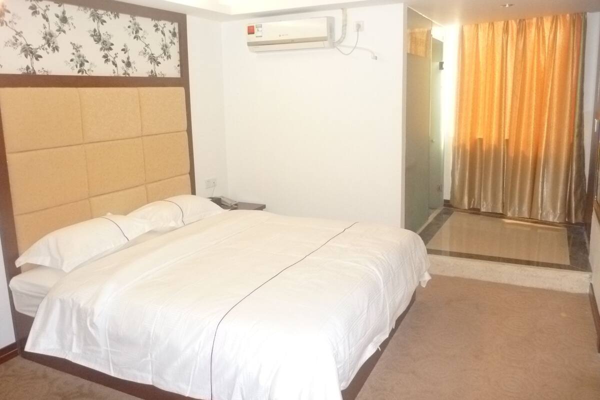 Deluxe Room, 1 King Bed
