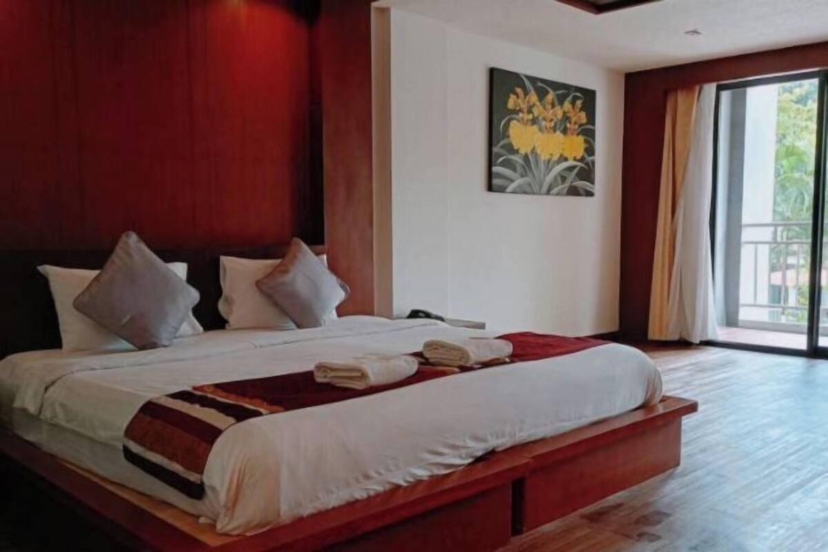 Ropa de cama de alta calidad, minibar, caja fuerte y escritorio