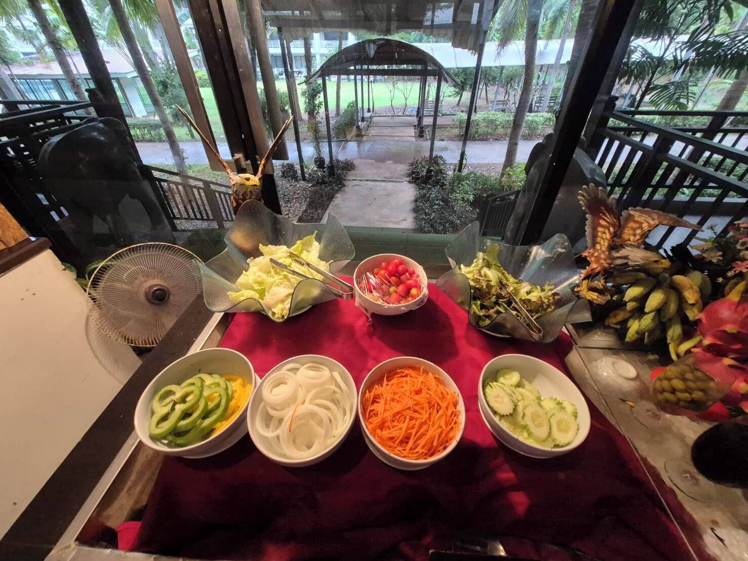 朝食 (ビュッフェ)、毎日提供 (1 名様 350 THB)