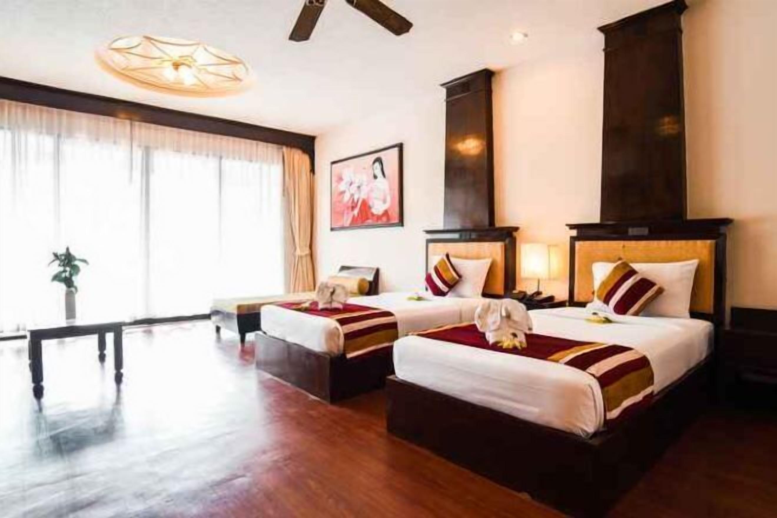 Ropa de cama de alta calidad y minibar 