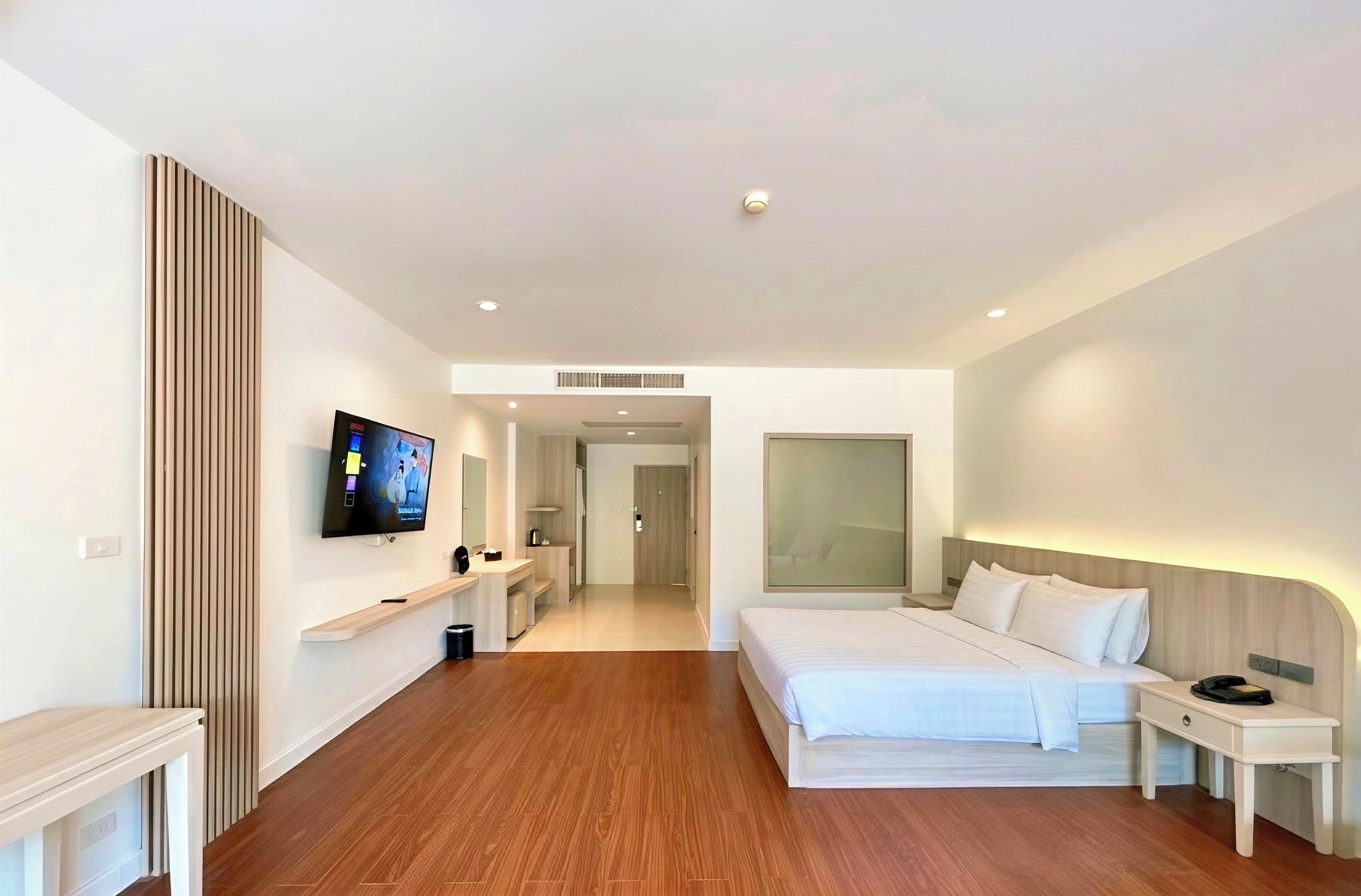 Sengetøy av topp kvalitet, minibar, safe på rommet og skrivebord