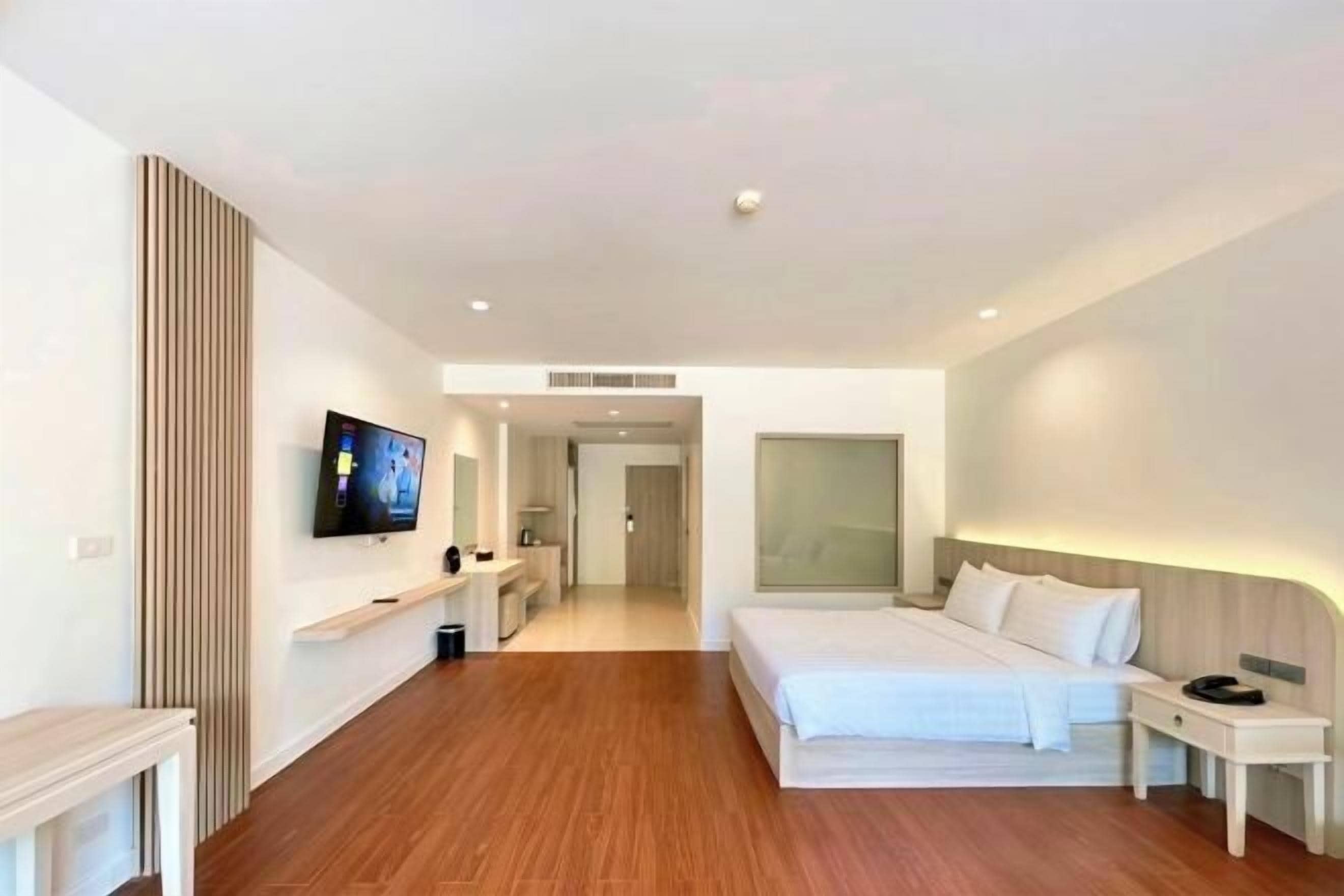 Sengetøy av topp kvalitet, minibar, safe på rommet og skrivebord