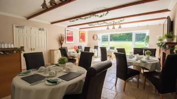 Sudah termasuk sarapan lengkap setiap hari