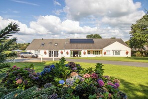 Exterior - Lovesgrove Country Guest House (Pembroke)