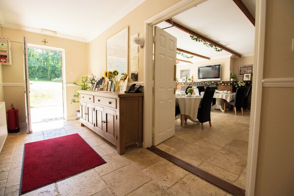 Reception - Lovesgrove Country Guest House (Pembroke)