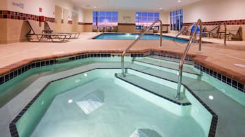 Indoor pool, sun loungers