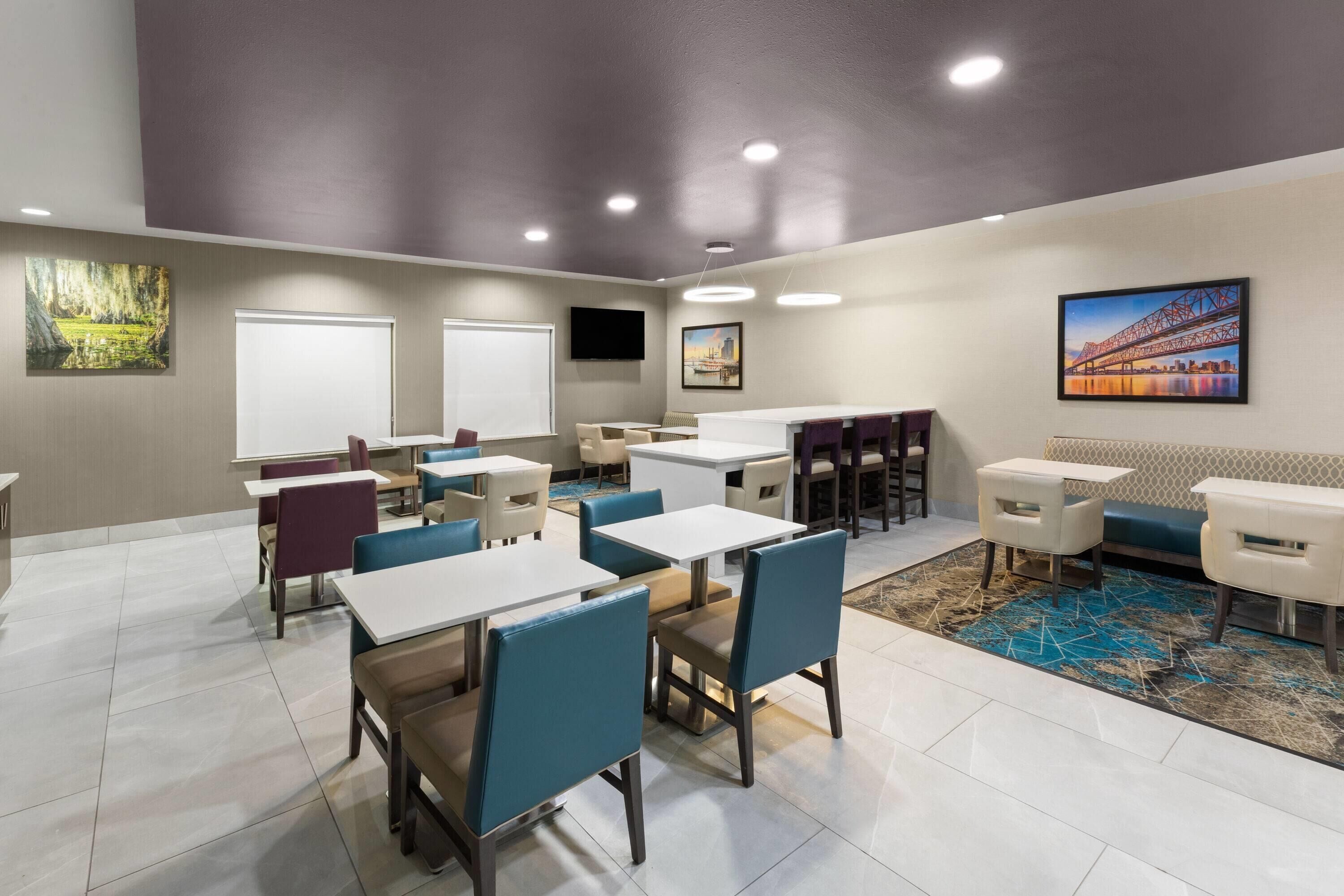 Free continental breakfast 