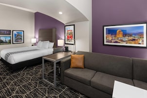 Deluxe Room, 1 King Bed with Sofa bed, Accessible, Non Smoking (Mobility Accessible) | Premium bedding, desk, iron/ironing board, free cribs/infant beds