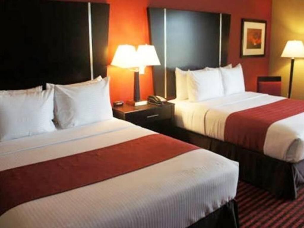 Premium bedding, desk, iron/ironing board, free cribs/infant beds