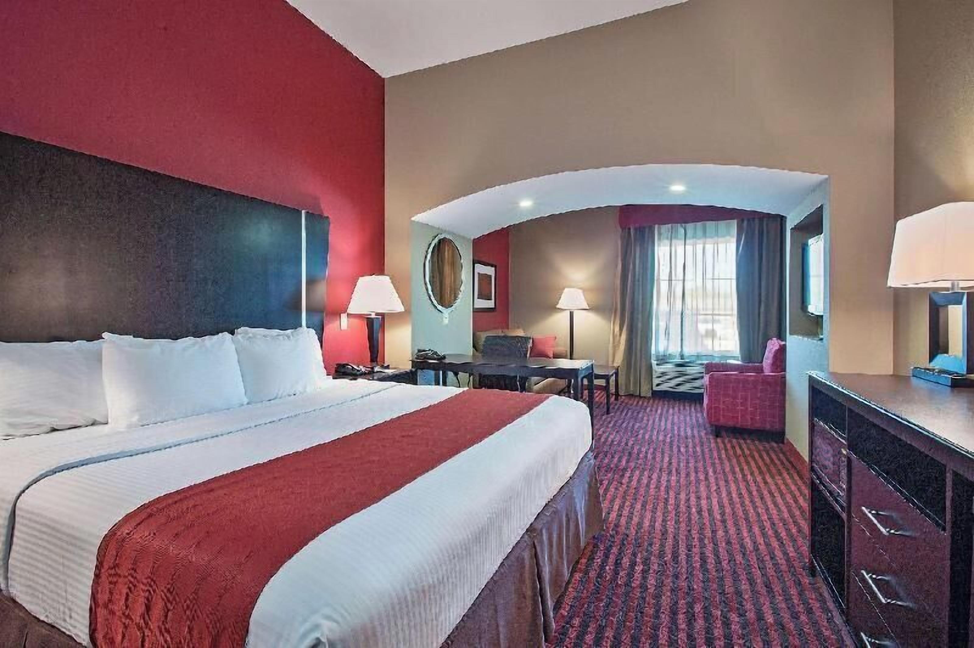 Premium bedding, desk, iron/ironing board, free cribs/infant beds