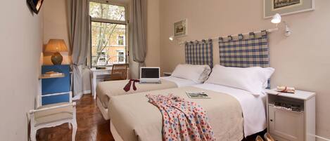 Kahden hengen huone | Italialaiset Frette-lakanat, ylelliset vuodevaatteet, untuvapeitot