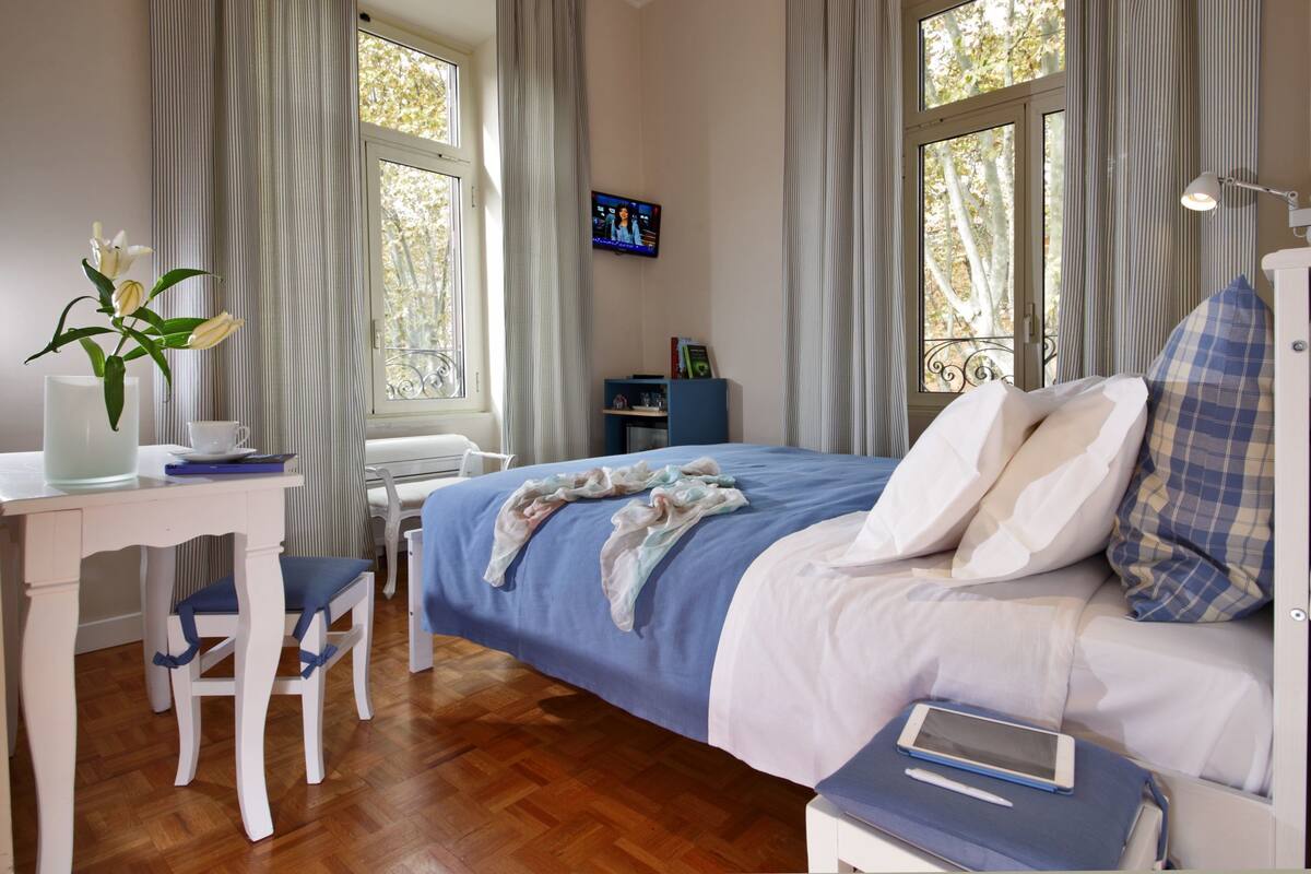 Quarto casal | Lençóis italianos Frette, roupas de cama premium, edredons de pluma