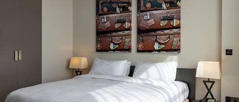 In-room safe, soundproofing, iron/ironing board, free WiFi