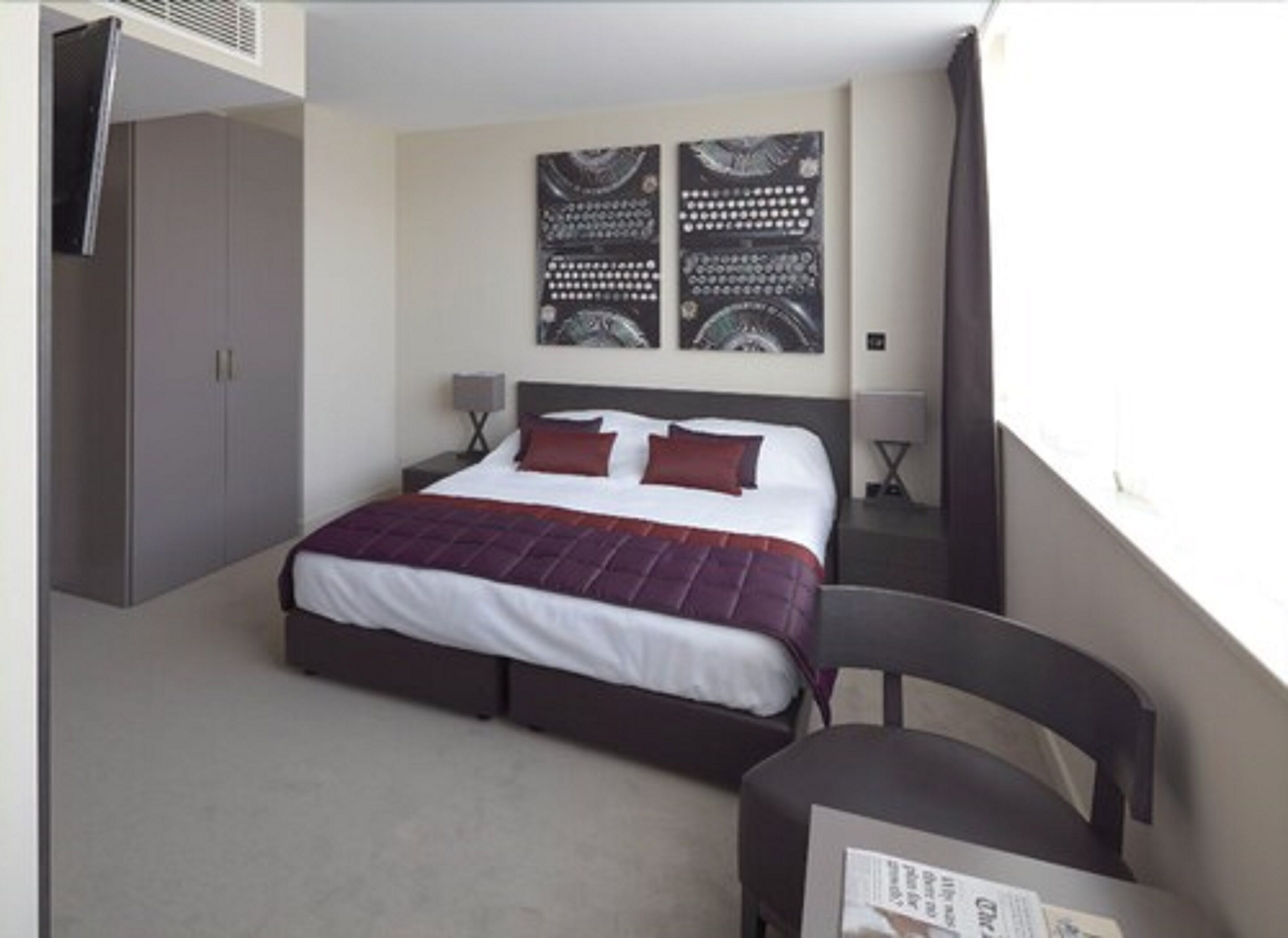 standard double room | 1 bedroom, in-room safe, soundproofing, iron/ironing board