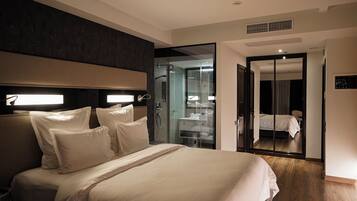 Dobbelt- eller tomannsrom – superior | Minibar, safe på rommet, individuelt innredet og skrivebord